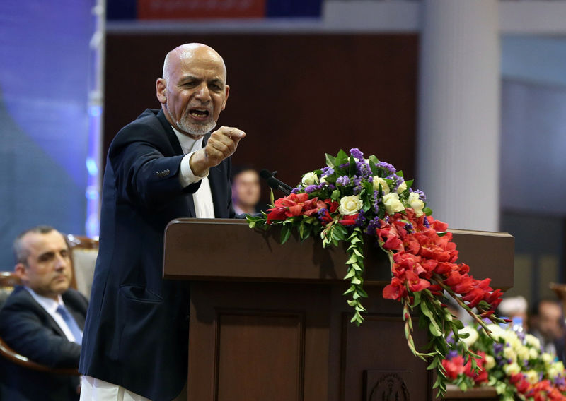 © Reuters. FILE PHOTO:  Afghan presidential candidate Ashraf Ghani speaks during the first day of the presidential election campaign in Kabul