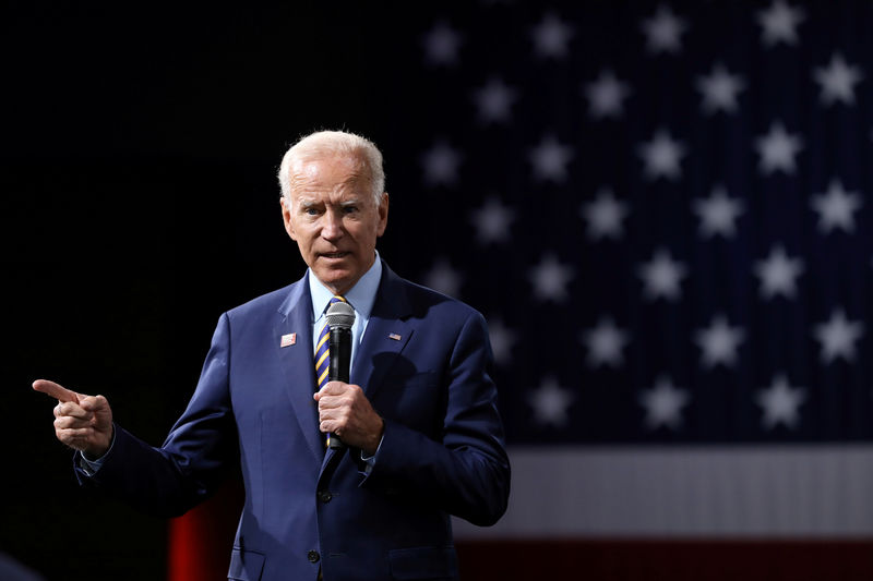 ANÁLISIS - Biden, un favorito precario en la nueva fase de las primarias demócratas