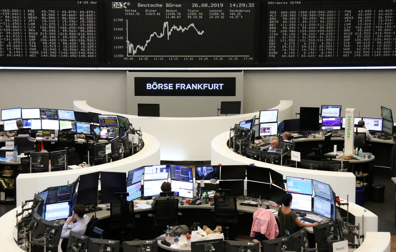 © Reuters. FILE PHOTO: The German share price index DAX graph at the stock exchange in Frankfurt