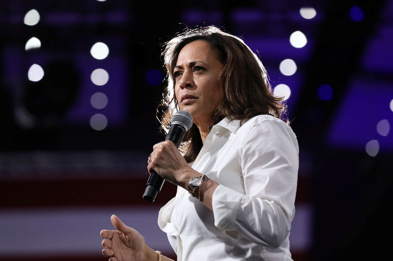 © Reuters. 2020 Democratic U.S. presidential candidate and U.S. Senator Kamala Harris speaks during the Presidential Gun Sense Forum in Des Moines