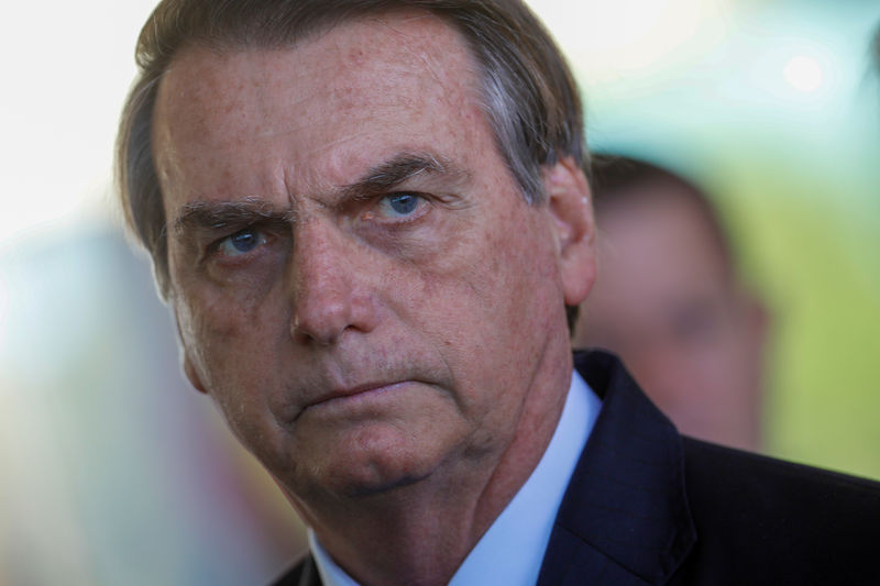 Bolsonaro tem boa evolução após cirurgia e diz que volta ao trabalho na terça-feira