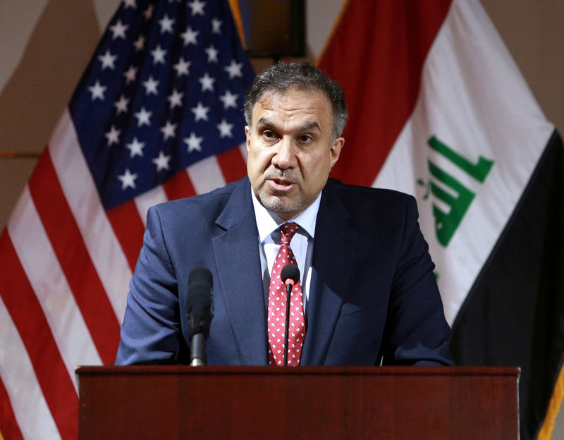 © Reuters. FILE PHOTO: Iraq's Minister of Electricity Luay Al Khateeb speaks speaks during a press conference in Baghdad