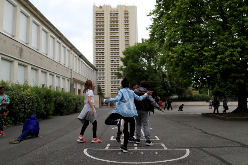 La France va signer une circulaire sur les enfants nés d'une GPA