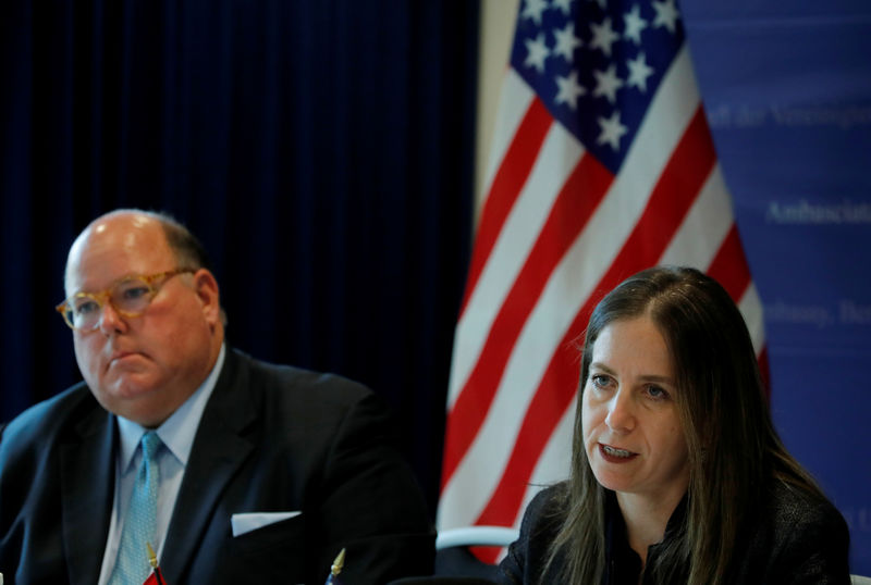© Reuters. U.S. Ambassador to Switzerland McMullen sits beside as U.S. Treasury Under Secretary for Terrorism and Financial Intelligence Mandelker addresses a press roundtable at the U.S. embassy in Bern