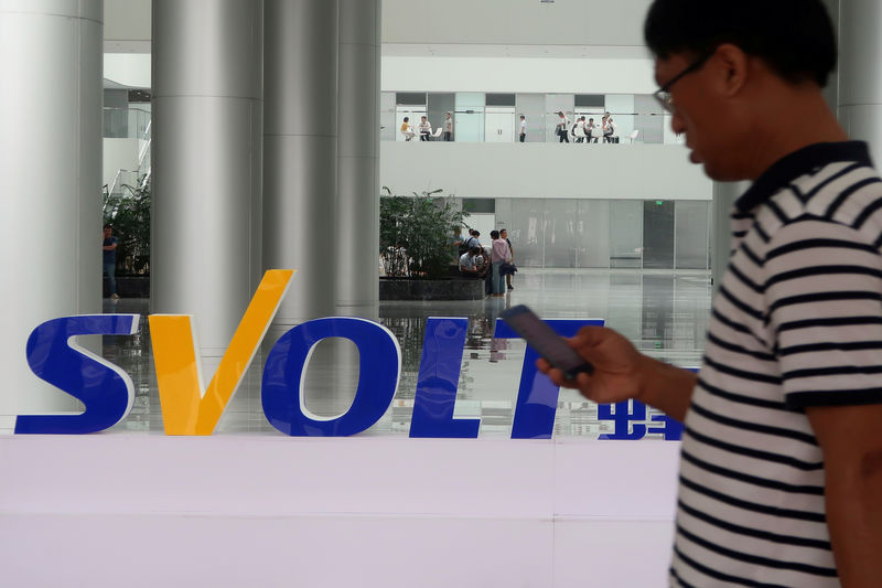 © Reuters. FILE PHOTO: A man walks past a sign of SVOLT Energy Technology Co at Great Wall’s HAVAL technology center in China's Hebei province