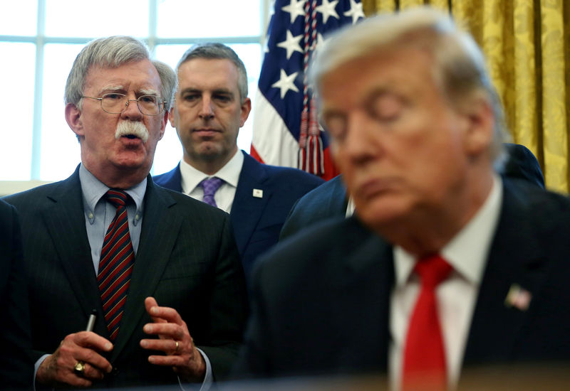© Reuters. ترامب يقيل جون بولتون مستشار الأمن القومي الأمريكي
