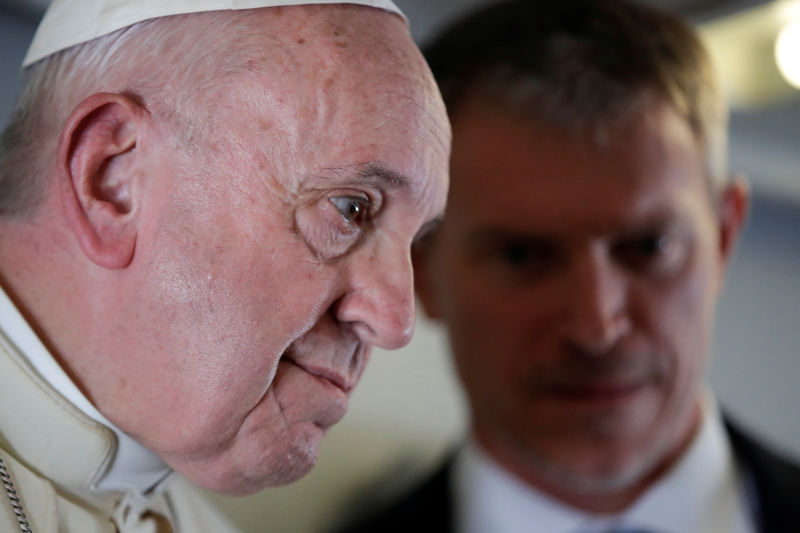 Pope says Britain should obey U.N., return islands, including U.S. base