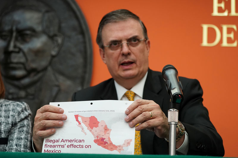 © Reuters. Mexico's Foreign Minister Marcelo Ebrard holds a news conference following talks with members of the Trump administration in Washington