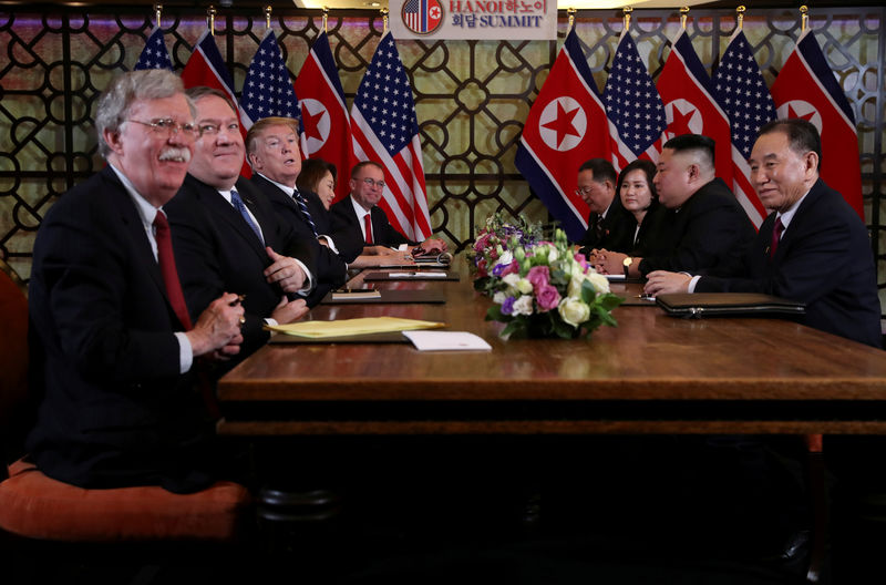 © Reuters. FILE PHOTO: North Korea's leader Kim Jong Un and U.S. President Donald Trump attend the extended bilateral meeting in the Metropole hotel during the second North Korea-U.S. summit in Hanoi