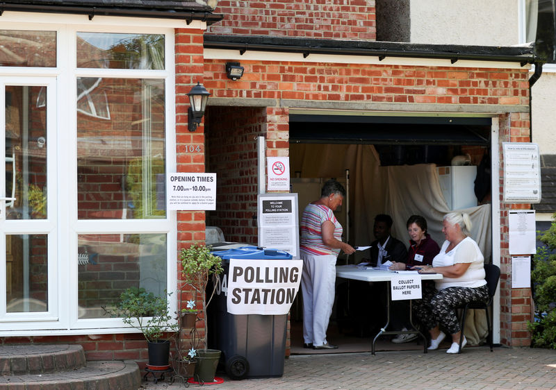 © Reuters. FILE PHOTO: Voters are seen at a polling station for the European elections, taking place despite Brexit uncertainty, at a residential house in South Croydon