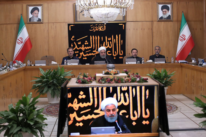 © Reuters. Iranian President Hassan Rouhani speaks during the cabinet meeting in Tehran