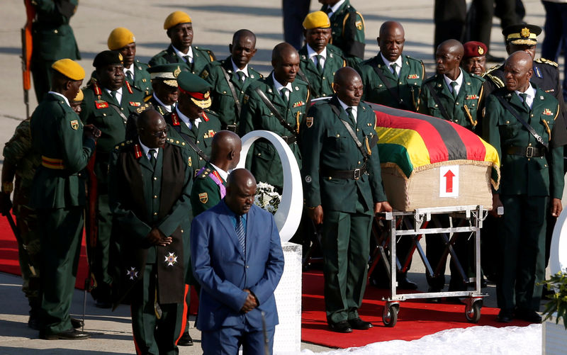 © Reuters. The body of former Zimbabwean President Robert Mugabe arrives back in the country after he died on Friday (September 6) in Singapore after a long illness