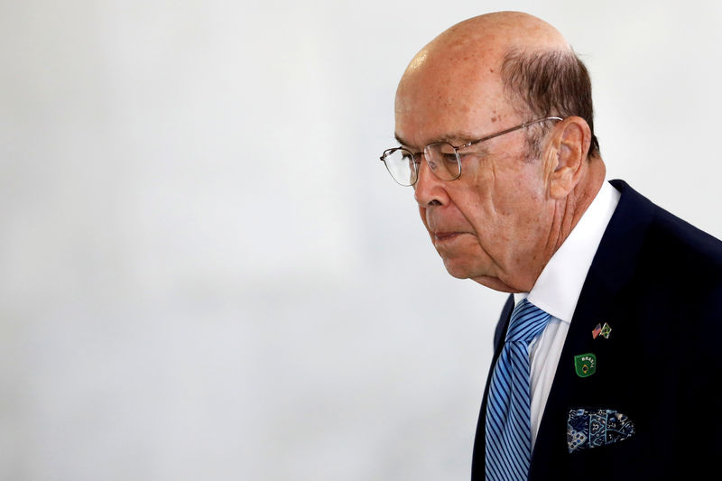 © Reuters. FILE PHOTO: U.S. Commerce Secretary Wilbur Ross arrives to a meeting at the Planato Palace in Brasilia