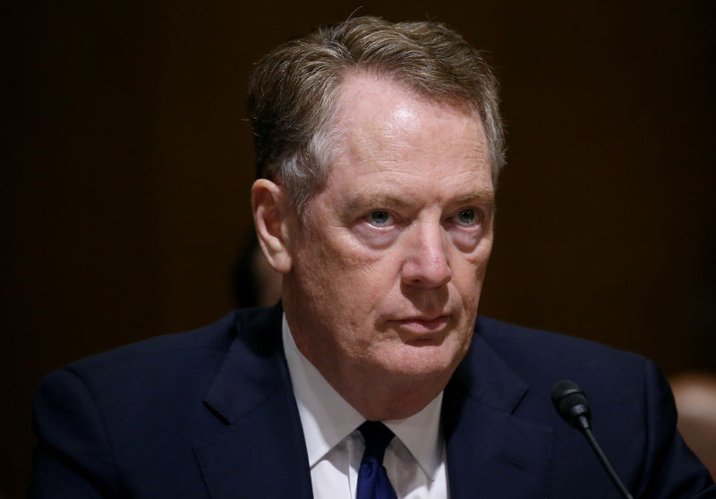 © Reuters. FILE PHOTO: U.S. Trade Representative Lighthizer testifies before a Senate Finance Committee hearing in Washington, U.S.