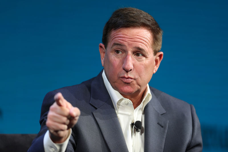 © Reuters. FILE PHOTO: Mark Hurd, CEO of Oracle Corporation, speaks at the Wall Street Journal Digital conference in Laguna Beach