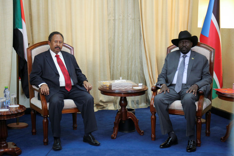 رئيس الوزراء السوداني يزور جنوب السودان لدعم خارطة سلام جديدة مع المتمردين