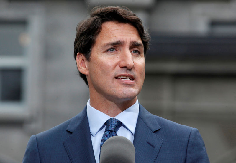 © Reuters. FILE PHOTO: Canada's PM Justin Trudeau speaks during a news conference at Rideau Hall after asking Governor General Julie Payette to dissolve Parliament in Ottawa