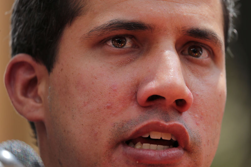 Venezuela vincula Guaidó a narcotraficantes devido a fotografias na fronteira