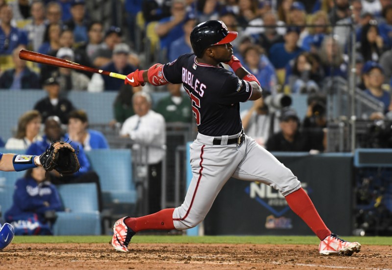 © Reuters. MLB: NLDS-Washington Nationals at Los Angeles Dodgers