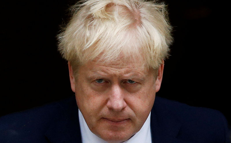 © Reuters. FOTO DE ARCHIVO: El primer ministro británico, Boris Johnson, abandona Downing Street en Londres, Reino Unido, el 3 de octubre de 2019