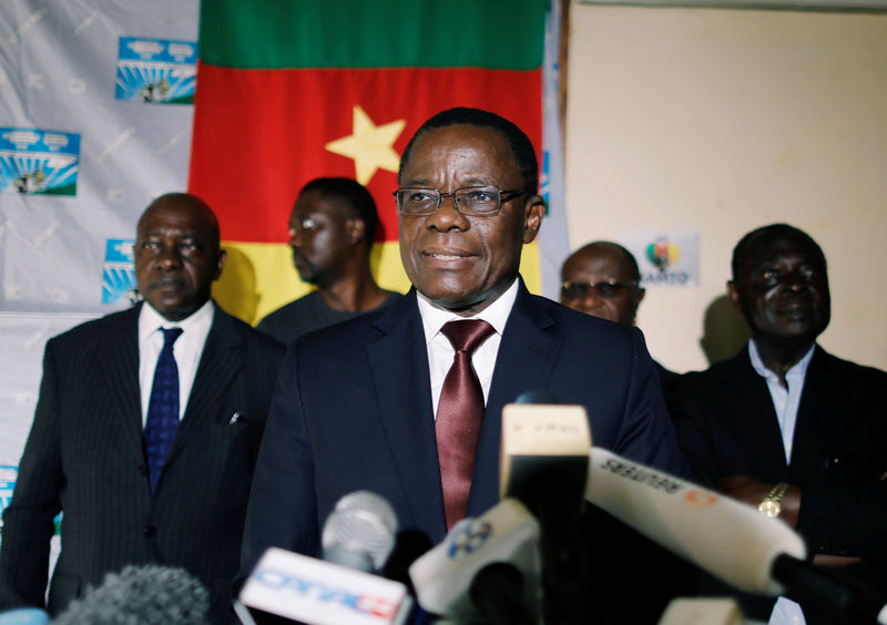 © Reuters. رئيس الكاميرون يأمر بالإفراج عن منافسه الرئيسي لتهدئة التوتر