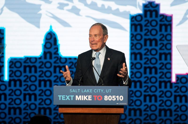 © Reuters. FILE PHOTO: Democratic presidential candidate Mike Bloomberg holds a campaign rally in Salt Lake City
