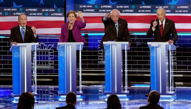 © Reuters. FILE PHOTO: Mike Bloomberg, Elizabeth Warren, Bernie Sanders and Joe Biden (L-R) all speak simultaneously at the ninth Democratic 2020 U.S. Presidential candidates debate at the Paris Theater in Las Vegas