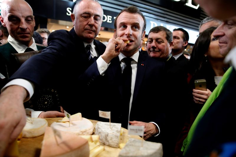 Macron dice a los agricultores que dará la batalla por el presupuesto de la UE