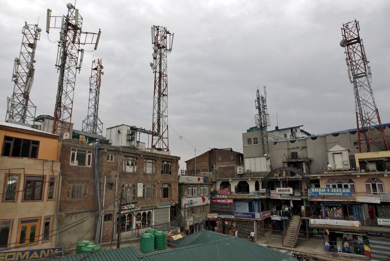 © Reuters. FILE PHOTO: A view of telecom towers installed over the buildings is pictured in Srinagar
