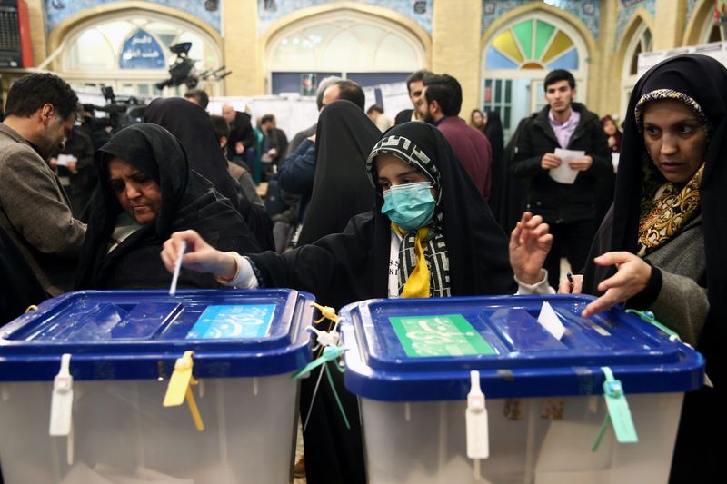 © Reuters. خامنئي: أعداء إيران سعوا لاستغلال فيروس كورونا للتأثير على الانتخابات