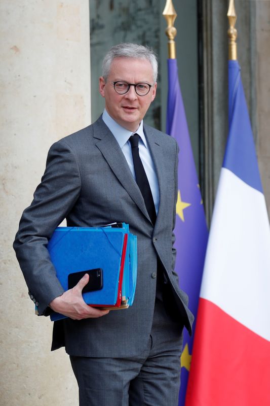 © Reuters. حصري-وزير المالية الفرنسي يقول بلاده مستعدة لمساعدة لبنان ماليا