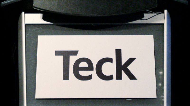© Reuters. FILE PHOTO: FILE PHOTO: Teck Resources sign is on display during the company's annual general meeting in Vancouver