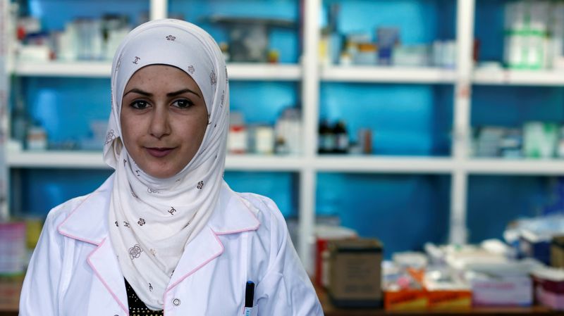 Iraqi nurse spends her weekends stitching wounds at protest site