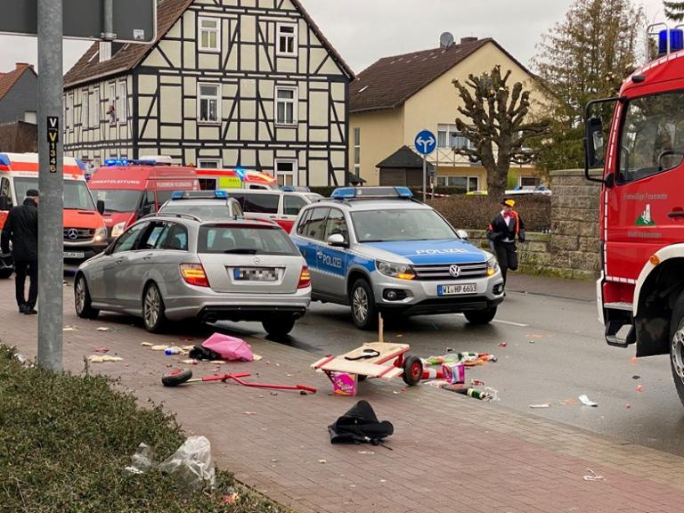© Reuters. الشرطة الألمانية: إصابة 10 بعد اندفاع سيارة وسط استعراض بمهرجان