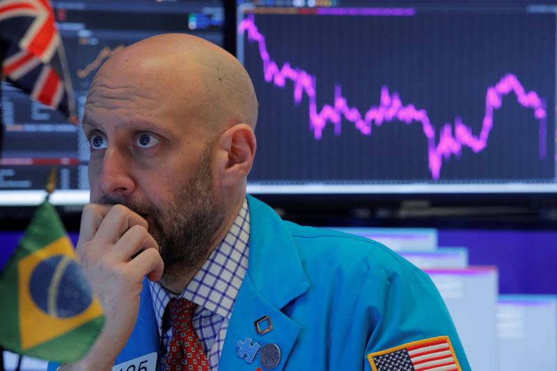© Reuters. Specialist trader works at his post on the floor at the NYSE in New York