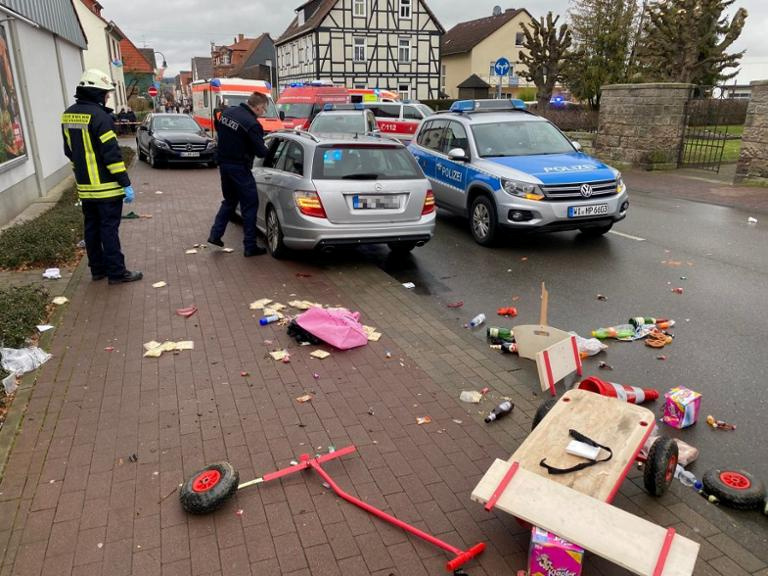 الشرطة: سائق سيارة اندفعت في مهرجان ألماني عمره 29 عاما