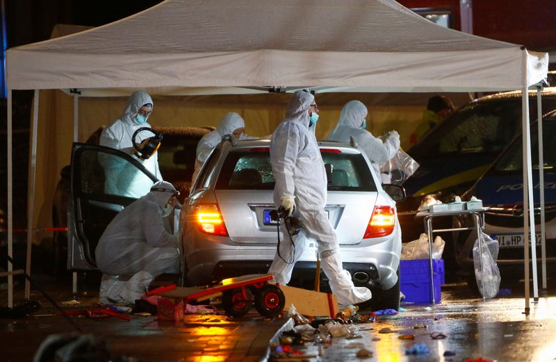 © Reuters. Police forensic officers work at the scene after a car ploughed into a carnival parade injuring several people in Volkmarsen