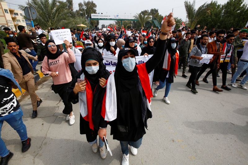 مقتدى الصدر يعلّق الدعوة إلى الاحتجاج في العراق بسبب المخاوف من كورونا