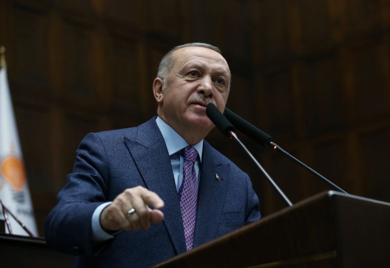 © Reuters. Turkish President Erdogan addresses members of his ruling AK Party during in Ankara