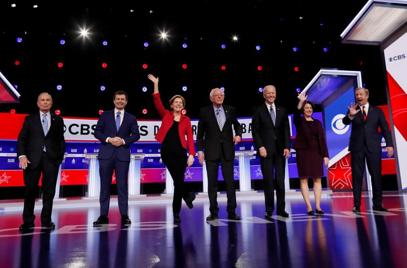 © Reuters. Pré-candidatos presidenciais democratas em palco de debate na Carolina do Sul