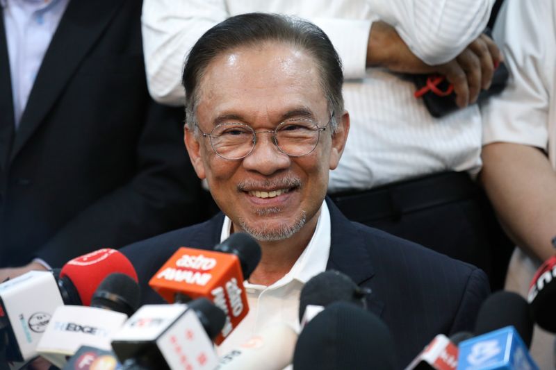 مواجهة جديدة في ماليزيا بين مهاتير وأنور وسط الاضطراب السياسي