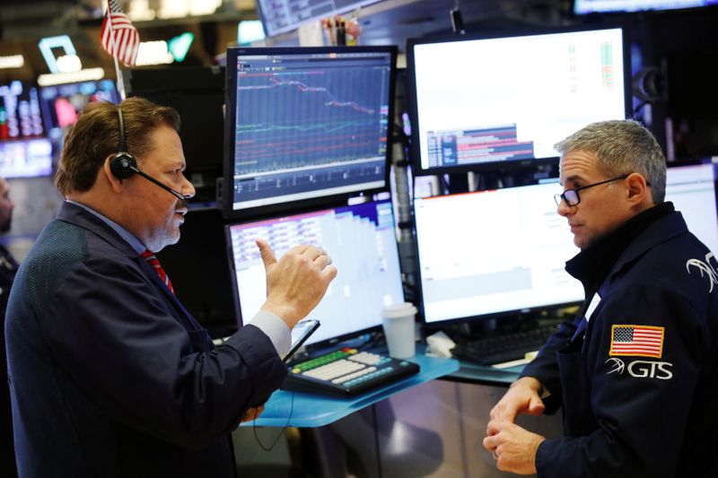 © Reuters. Operadores na Bolsa de Valores de Nova York, EUA