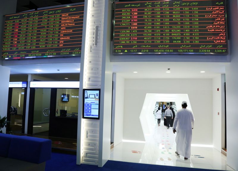 © Reuters. دبي تقود انخفاض بورصات الخليج مع تصاعد مخاوف كورونا