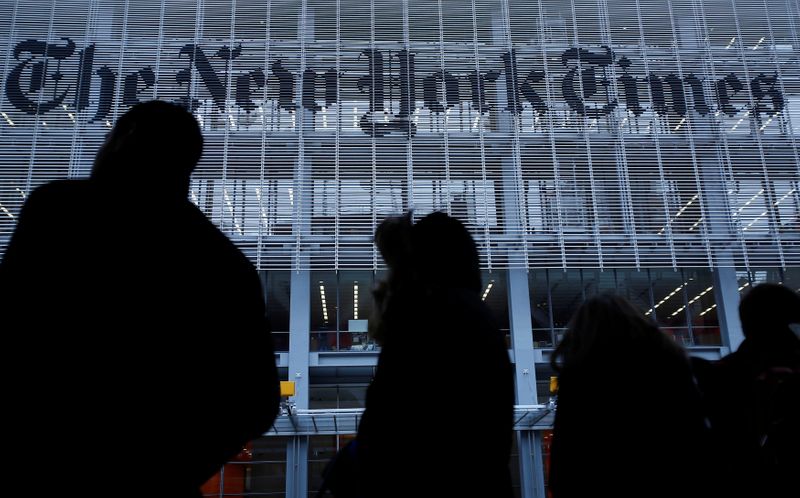 Campanha de Trump abre processo por calúnia contra New York Times por reportagem sobre Rússia