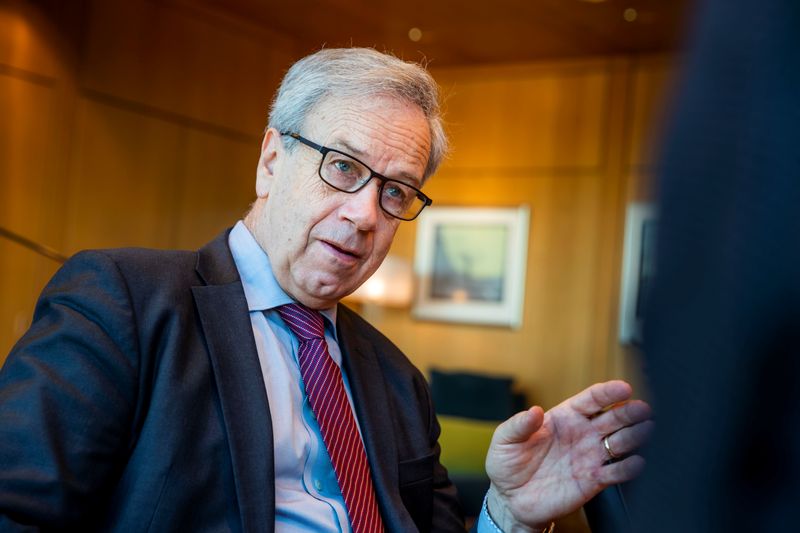 © Reuters. Norway's Central Bank Governor Oeystein Olsen is seen in his office at Norges Bank, Oslo