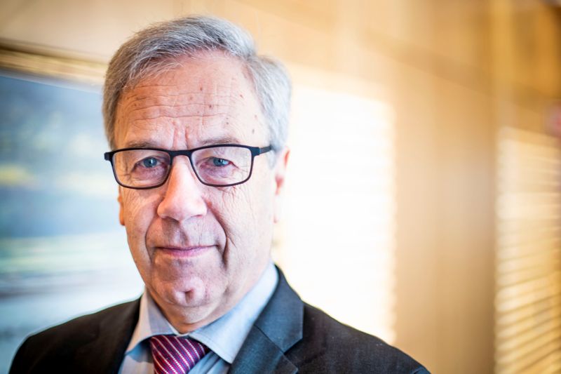 © Reuters. Norway's Central Bank Governor Oeystein Olsen poses in his office at Norges Bank, Oslo