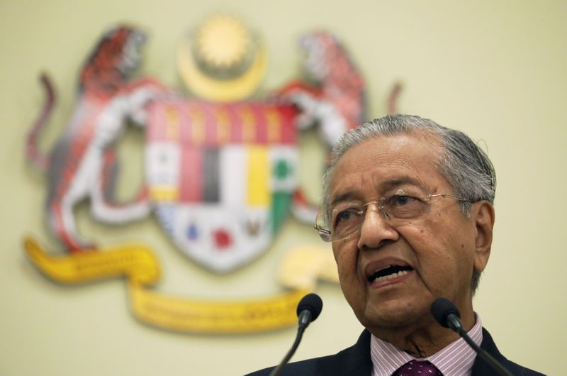 مهاتير: برلمان ماليزيا سيبت في أمر رئيس الوزراء المقبل