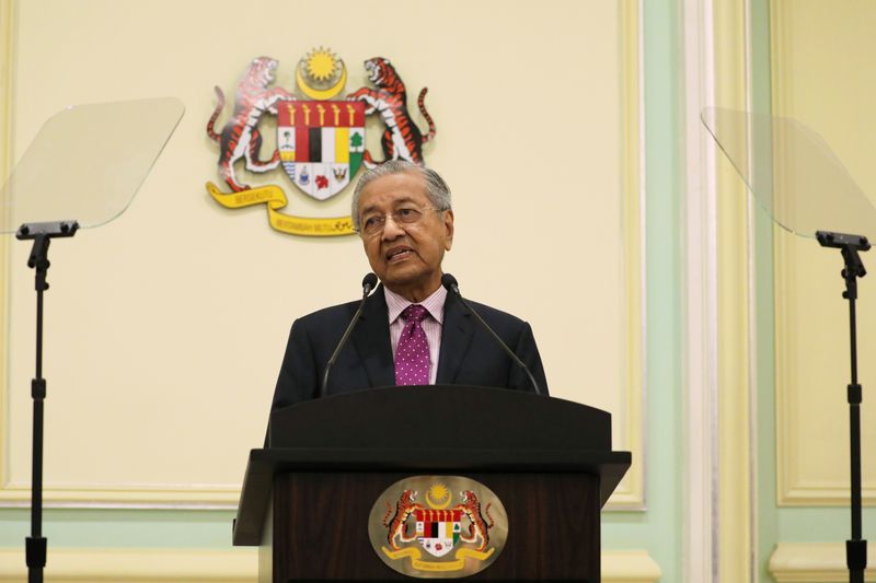 Nueva batalla entre los viejos rivales malasios Mahathir y Anwar