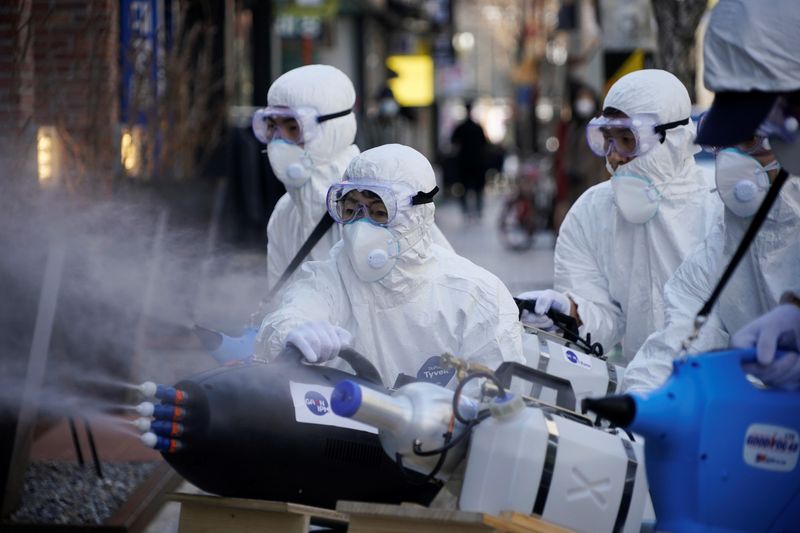 Gobiernos intensifican preparativos para enfrentar posible pandemia de coronavirus