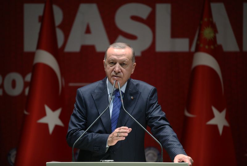 أردوغان يقول إن ثلاثة جنود أتراك آخرين قتلوا في إدلب السورية